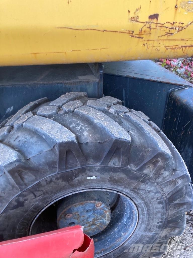 Komatsu PW 140-7 Ratiniai ekskavatoriai