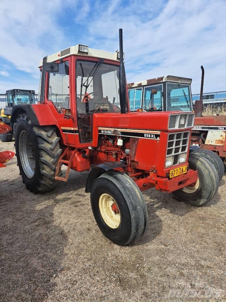 International 956XL Traktoriai