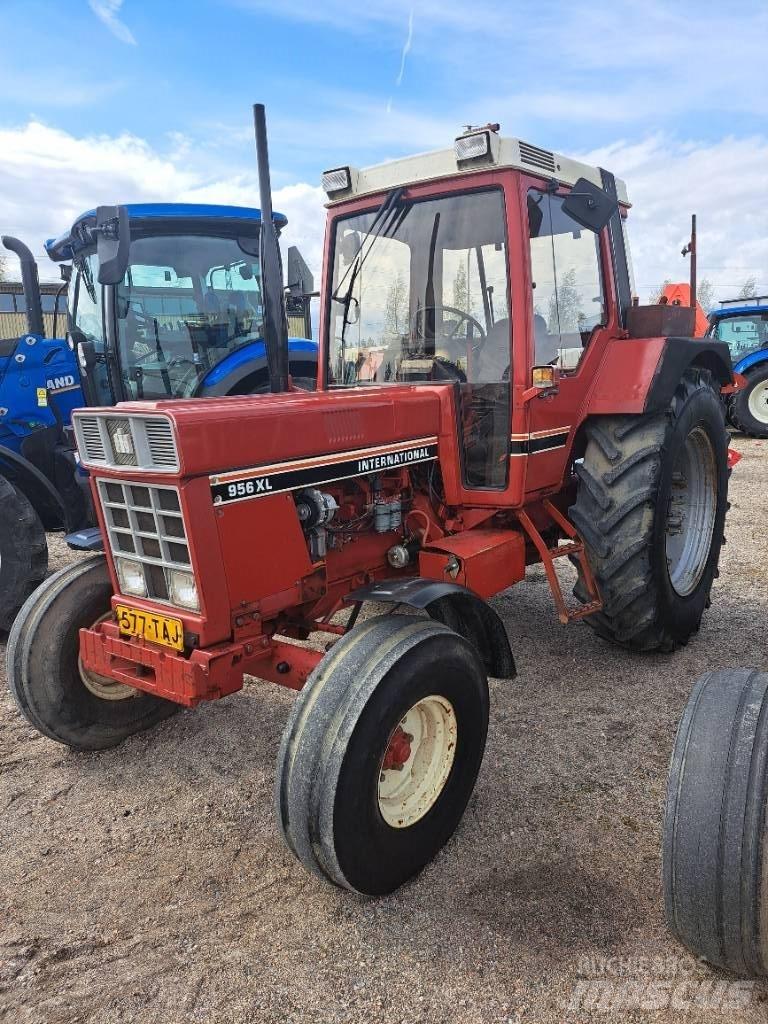 International 956XL Traktoriai