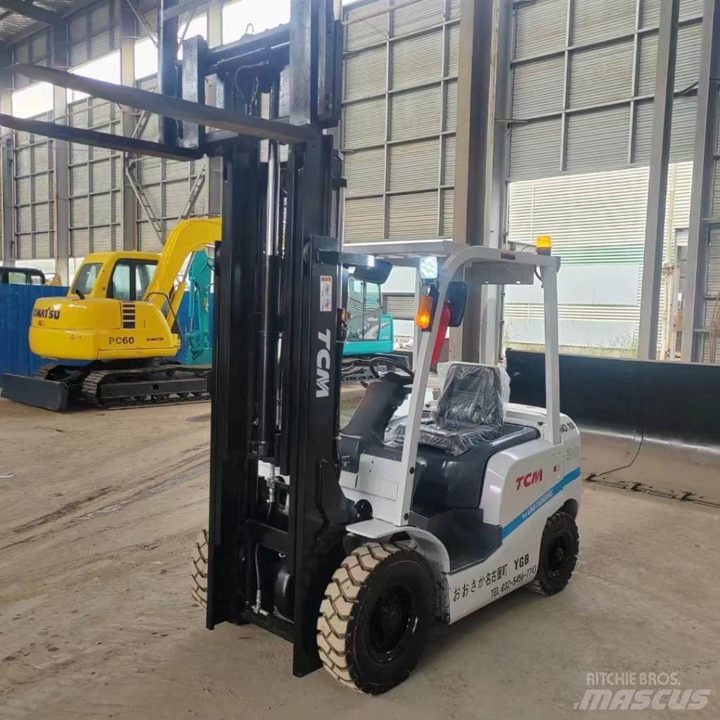 TCM FD30 Dyzeliniai krautuvai