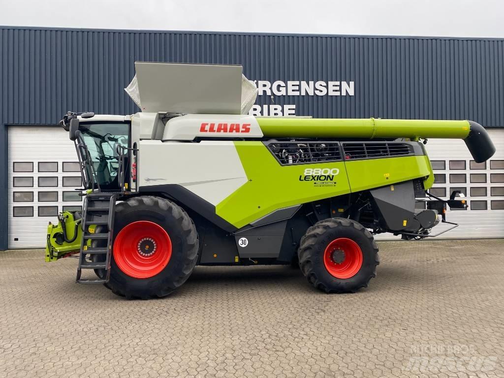 CLAAS LEXION 8800 Derliaus nuėmimo kombainai