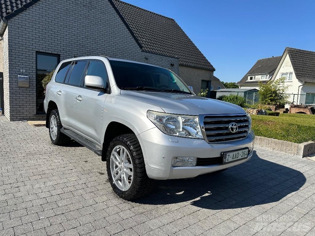 Toyota Landcruiser Visureigiai automobiliai