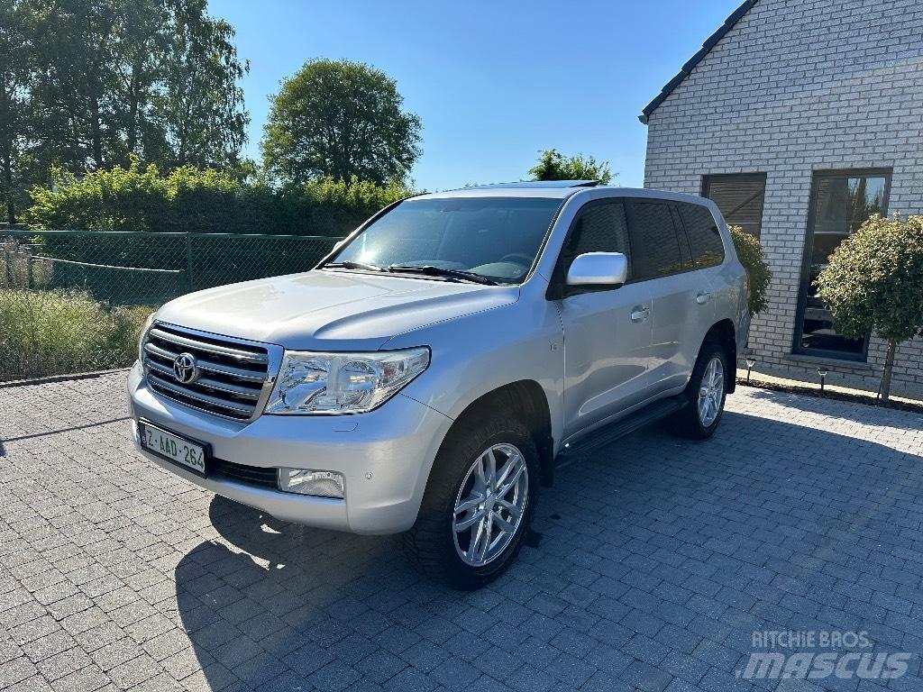 Toyota Landcruiser Visureigiai automobiliai