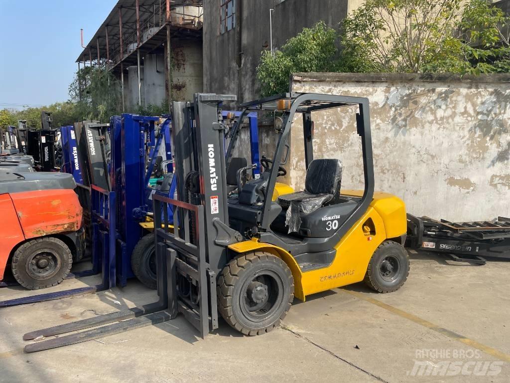 Komatsu 3 T Teleskopiniai krautuvai