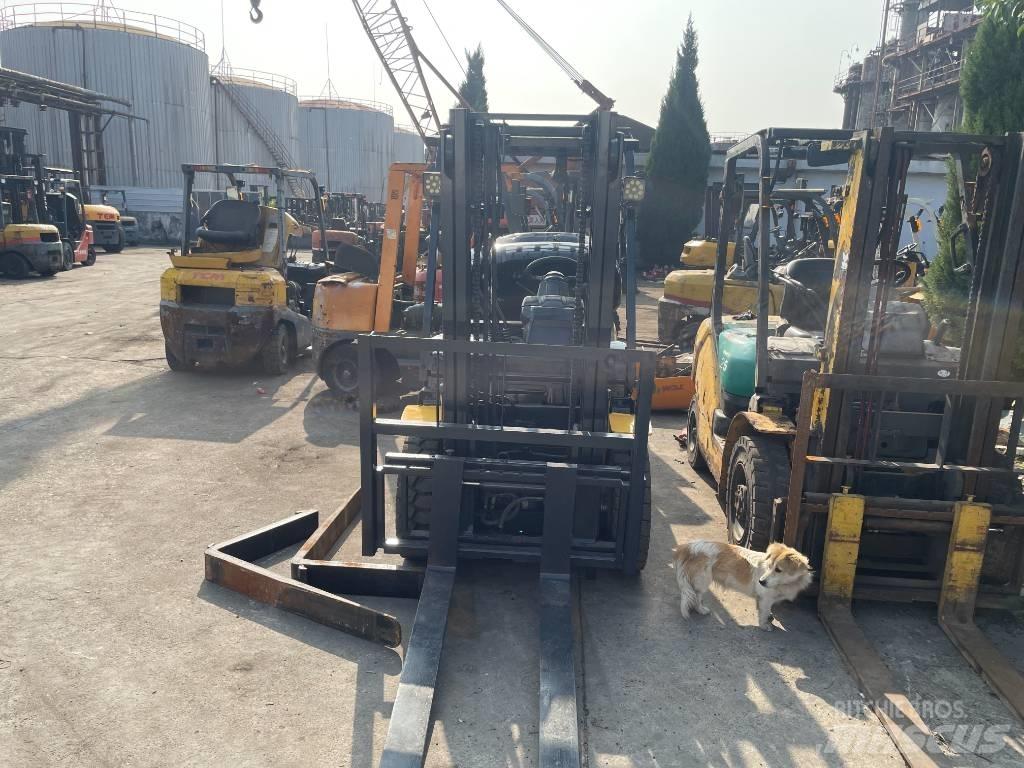 Komatsu 3 T Teleskopiniai krautuvai
