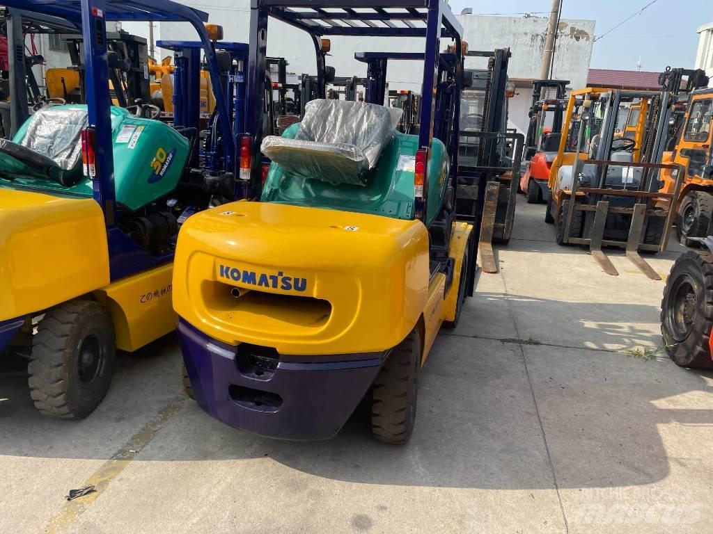 Komatsu 3 T Teleskopiniai krautuvai