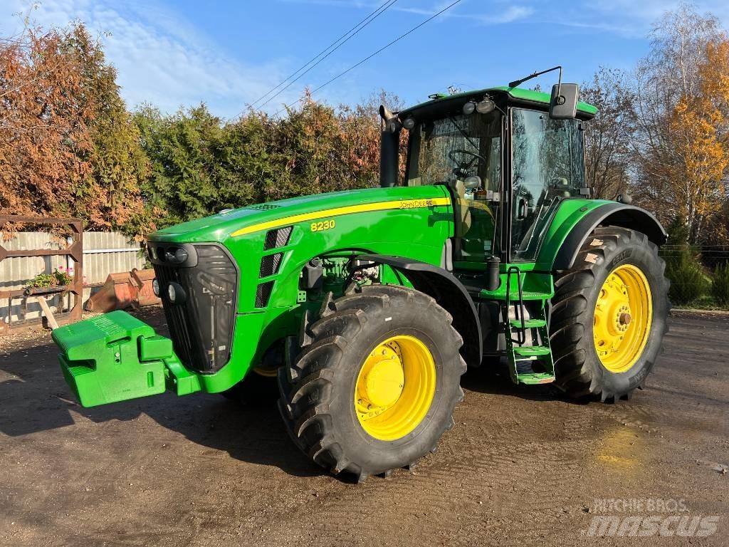 John Deere 8230 Traktoriai