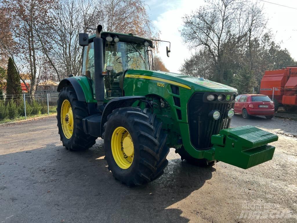 John Deere 8230 Traktoriai
