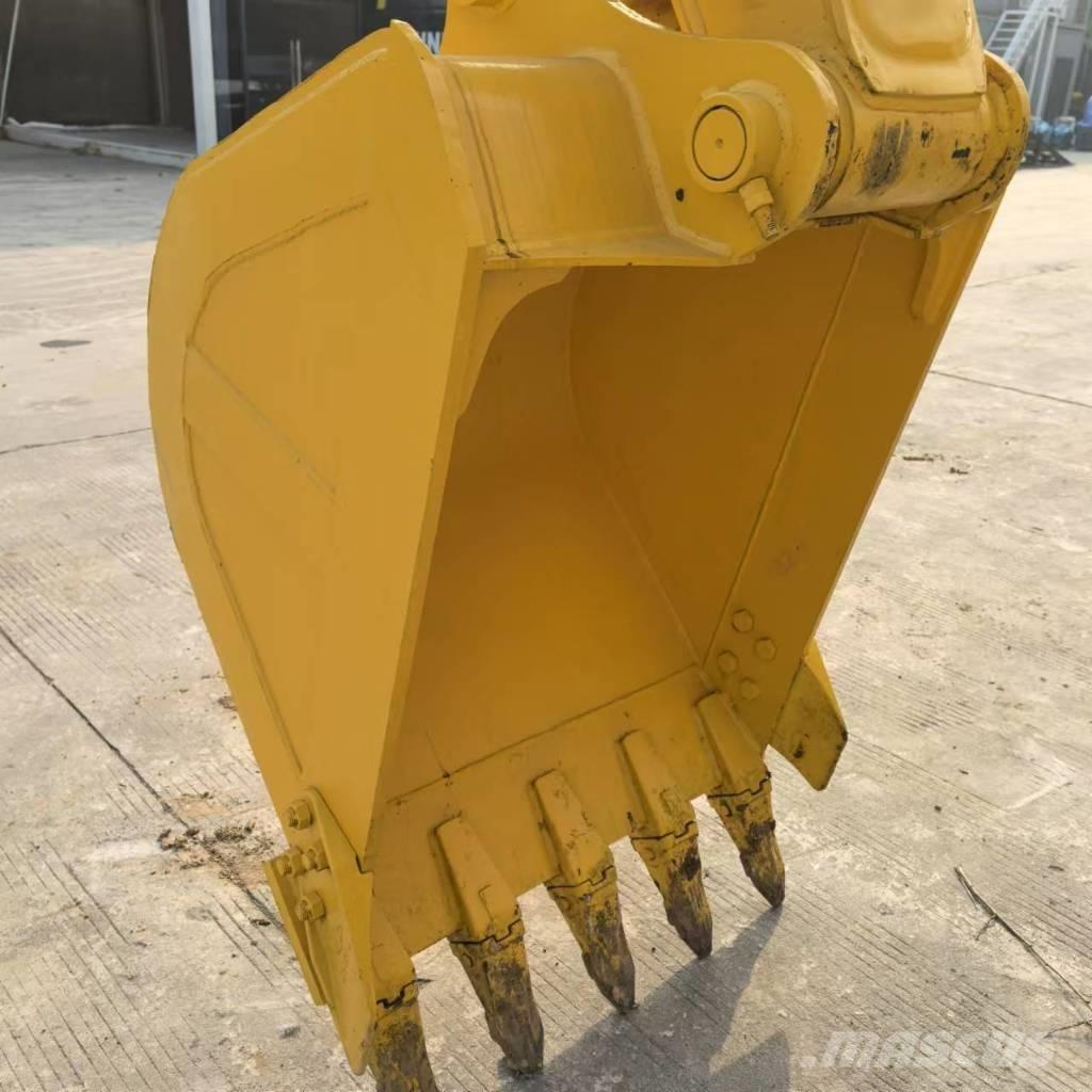 Komatsu PC 130 Vikšriniai ekskavatoriai