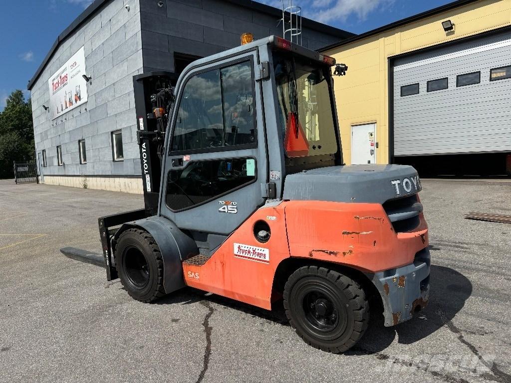 Toyota 40-8FD40N Dyzeliniai krautuvai