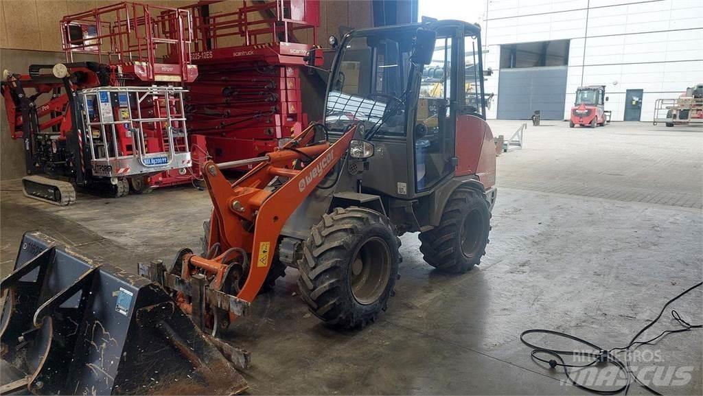 Weycor AR320 Cab Daugiafunkciniai pakrovėjai