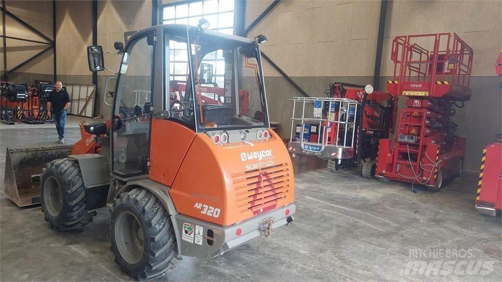 Weycor AR320 Cab Daugiafunkciniai pakrovėjai