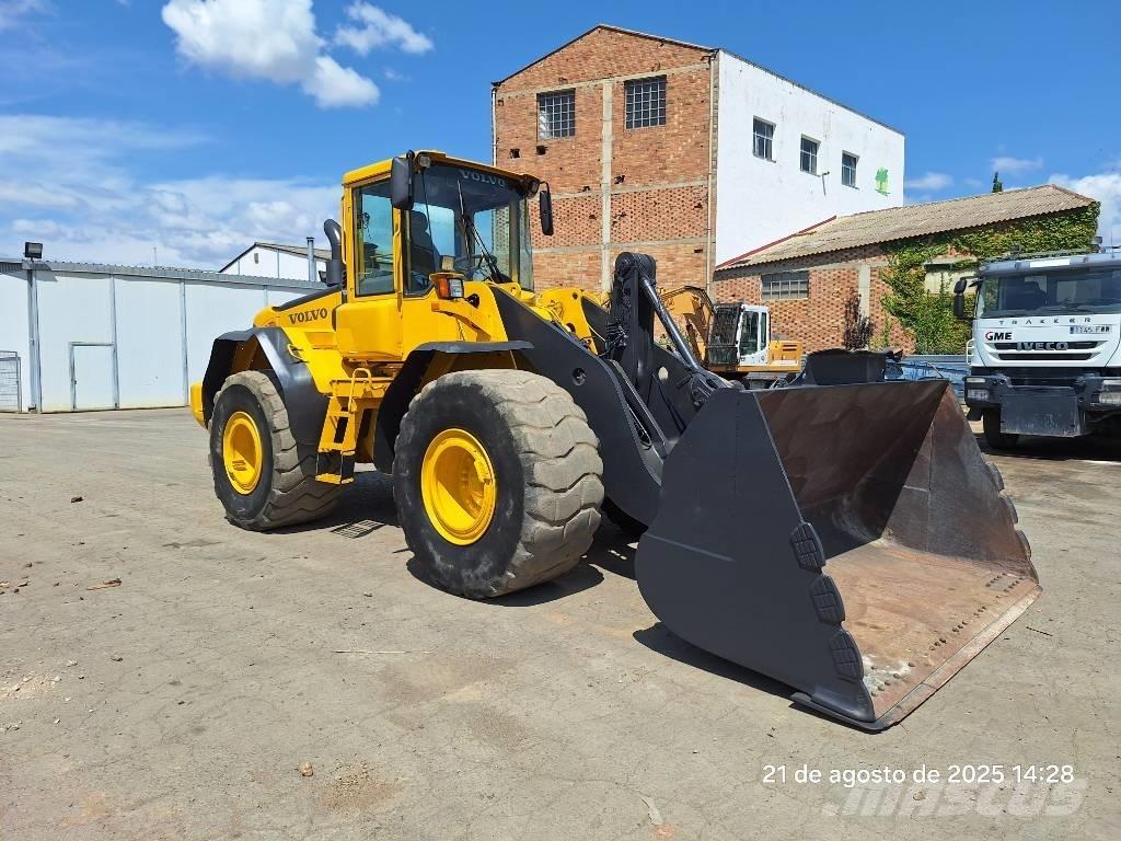 Volvo L 120 E Naudoti ratiniai krautuvai