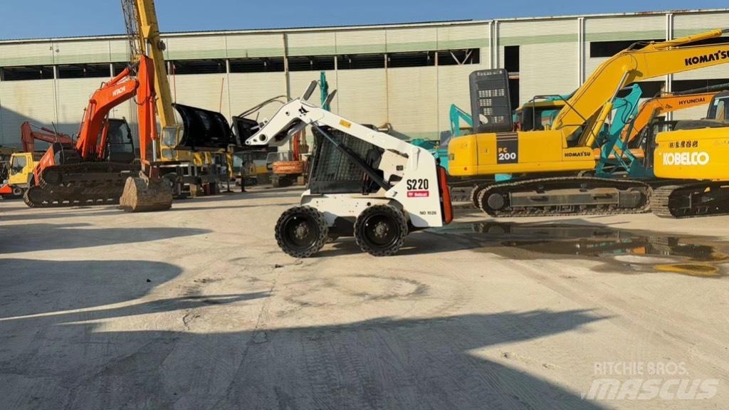 Bobcat S 220 Krautuvai su šoniniu pasukimu