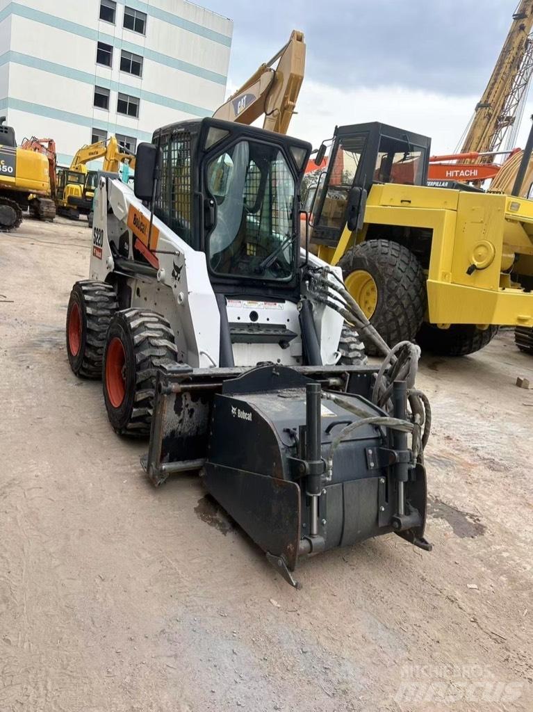 Bobcat S 220 Krautuvai su šoniniu pasukimu