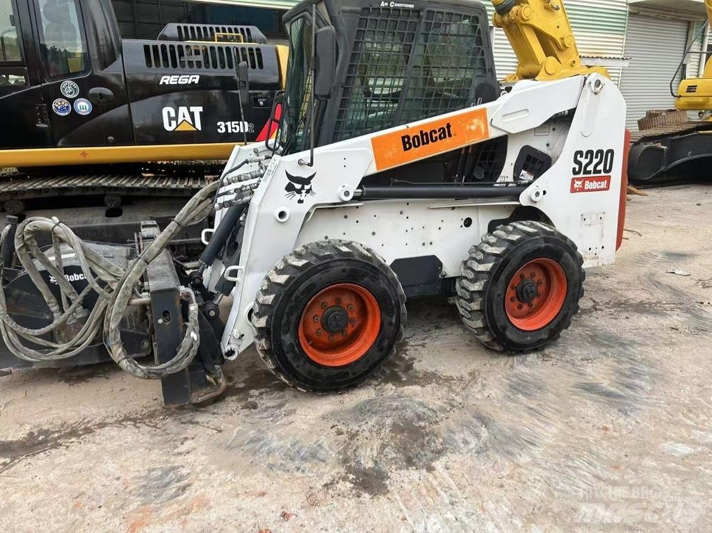 Bobcat S 220 Krautuvai su šoniniu pasukimu