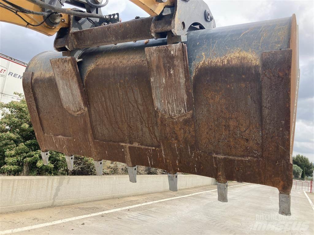 Liebherr L 526 Naudoti ratiniai krautuvai