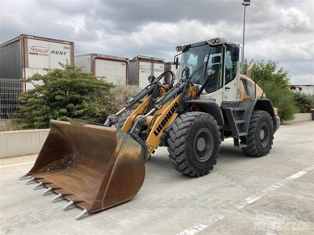 Liebherr L 526 Naudoti ratiniai krautuvai