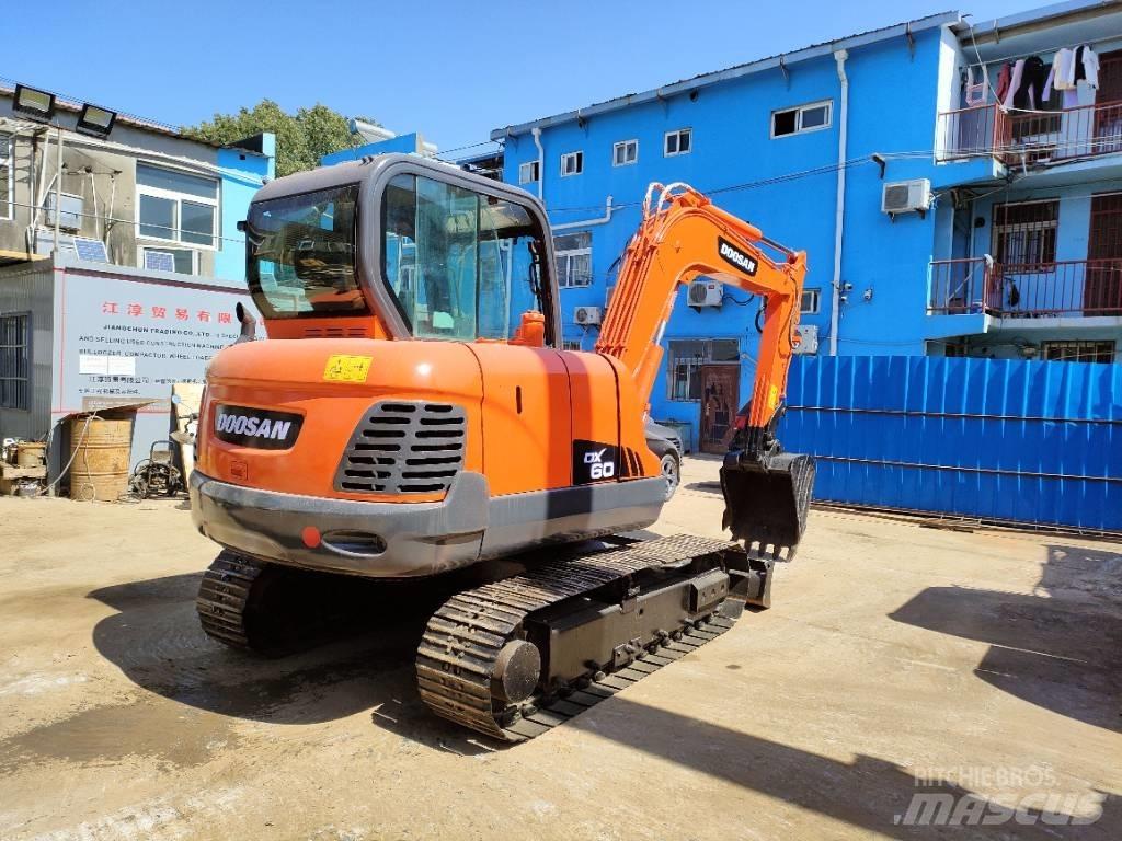 Doosan DX 60 Vikšriniai ekskavatoriai