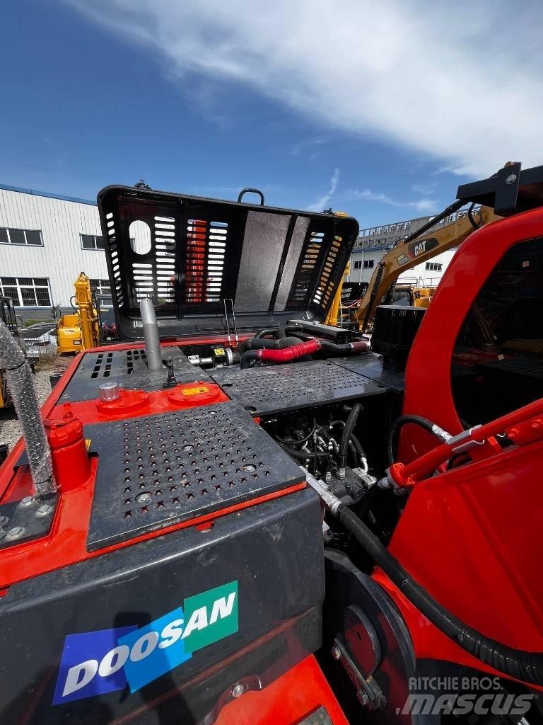 Doosan DX 225 Vikšriniai ekskavatoriai