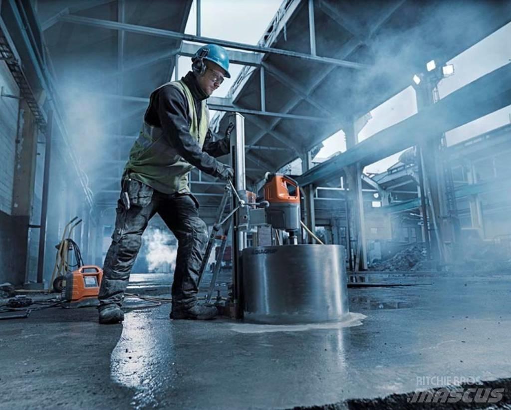 Husqvarna DM7000 Pastolių įrengimai