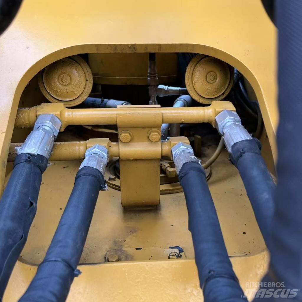 CAT 320D2 Vidutinės galios ekskavatoriai 7-12 t