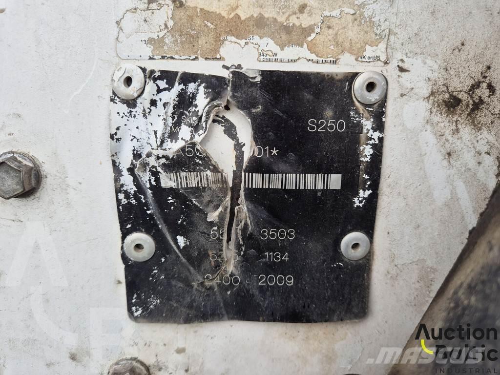 Bobcat S 250 Krautuvai su šoniniu pasukimu