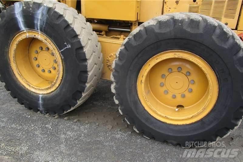 CAT 140H Greideriai