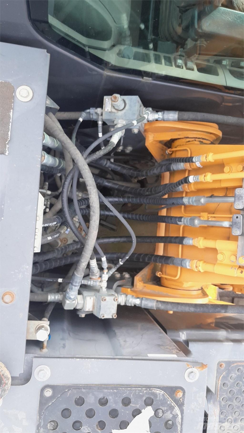 CASE CX 130 B Vikšriniai ekskavatoriai