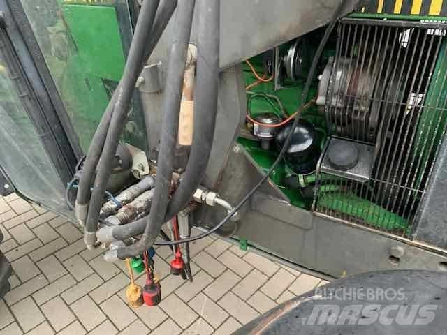 John Deere 2450 Traktoriai
