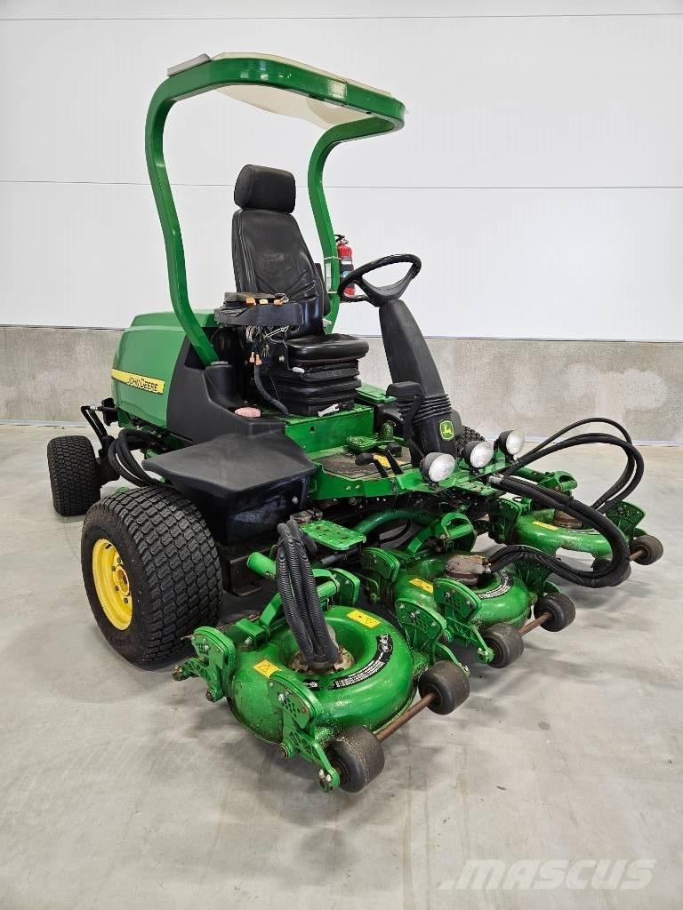 John Deere 8800 Sodo traktoriukai-vejapjovės