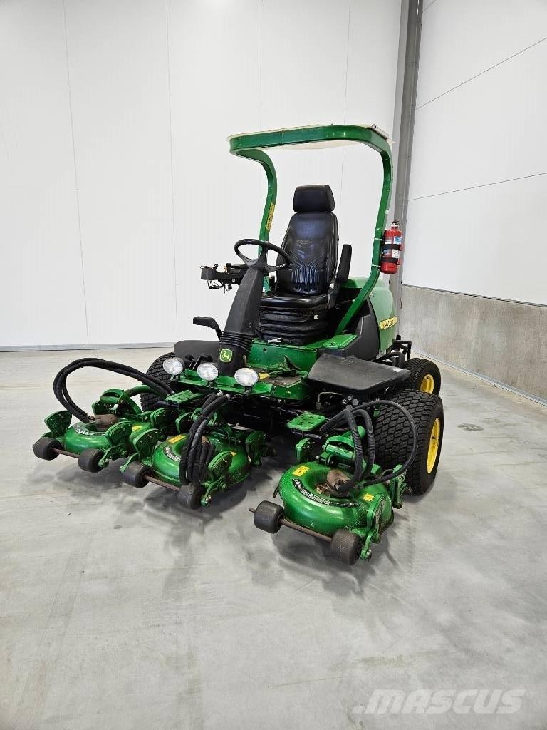 John Deere 8800 Sodo traktoriukai-vejapjovės