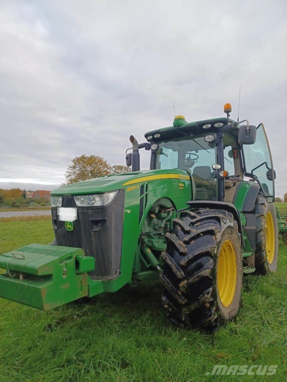 John Deere 8335R Traktoriai