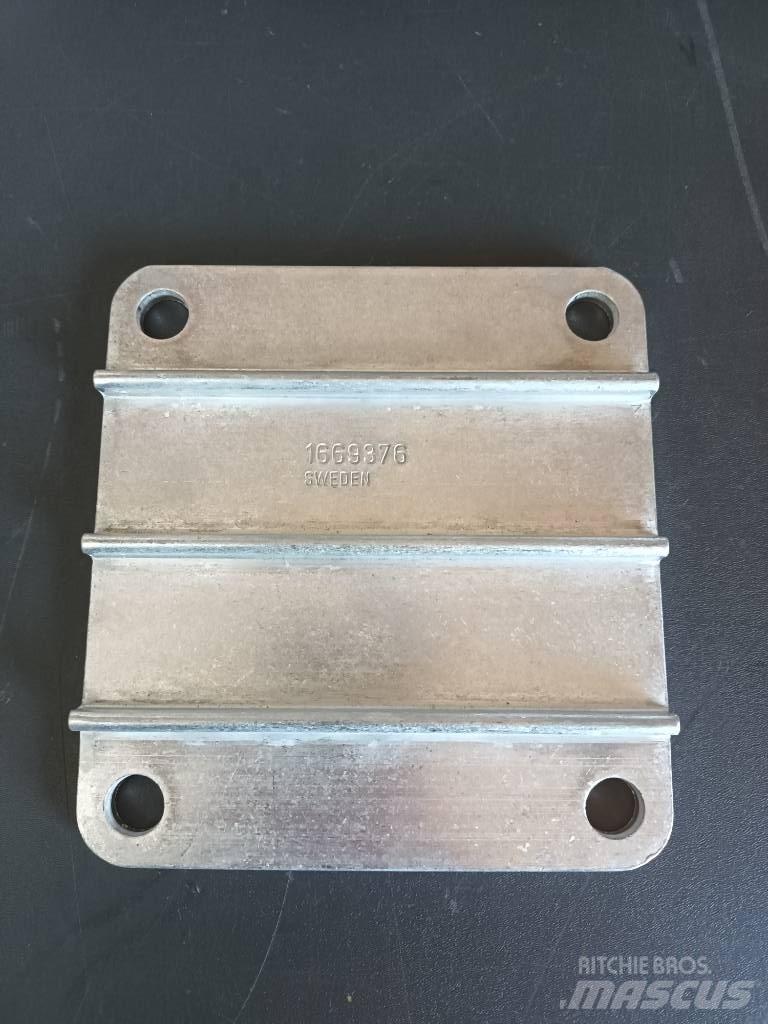 Volvo COVER 1669376 Varikliai