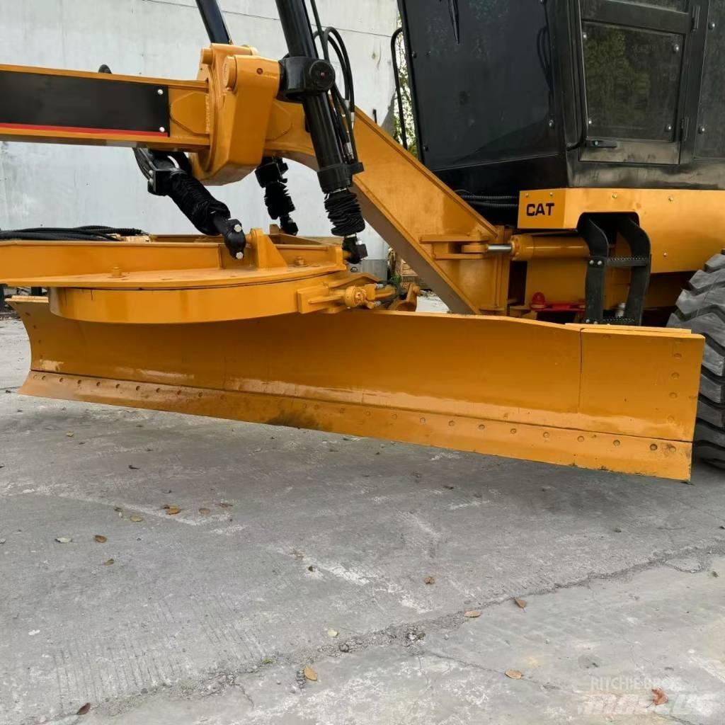 CAT 140 H Greideriai