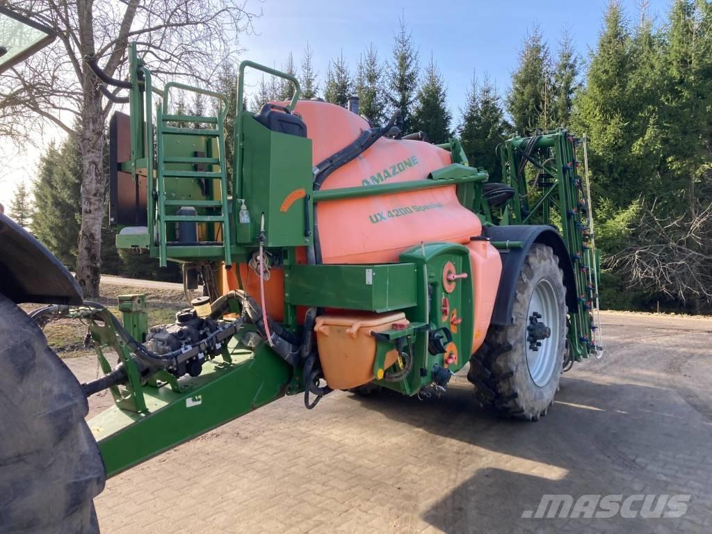 Amazone UX 4200 24 m Prikabinami purkštuvai