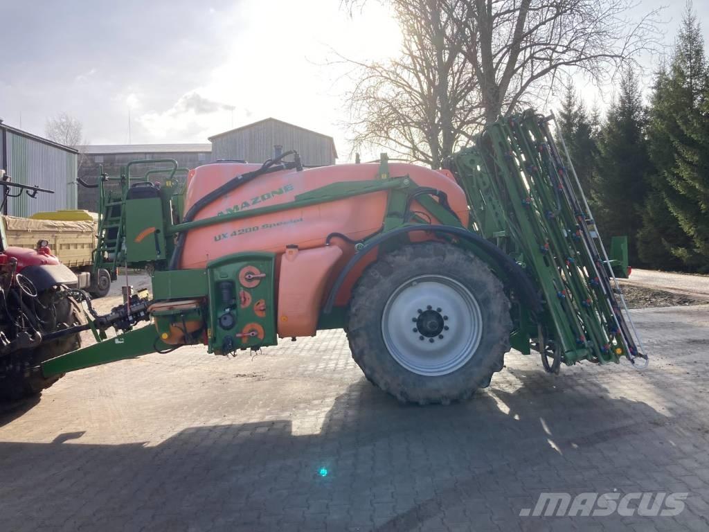Amazone UX 4200 24 m Prikabinami purkštuvai