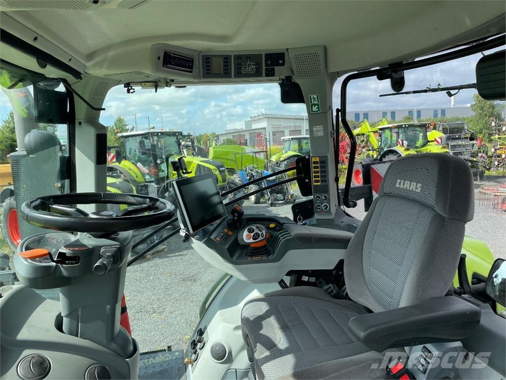 CLAAS Axion 810 CM Traktoriai