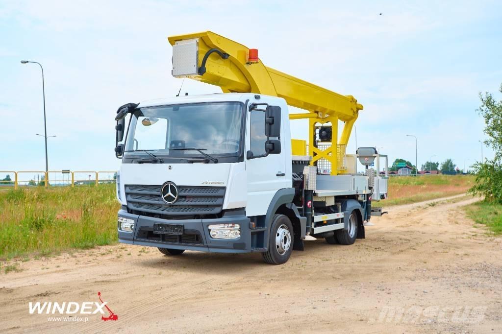 Palfinger P 300 KS Ant vilkikų montuojamos kėlimo platformos