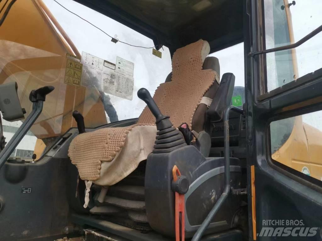 Hyundai 350L VS Vikšriniai ekskavatoriai