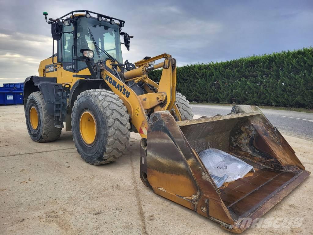 Komatsu WA200-8 Naudoti ratiniai krautuvai