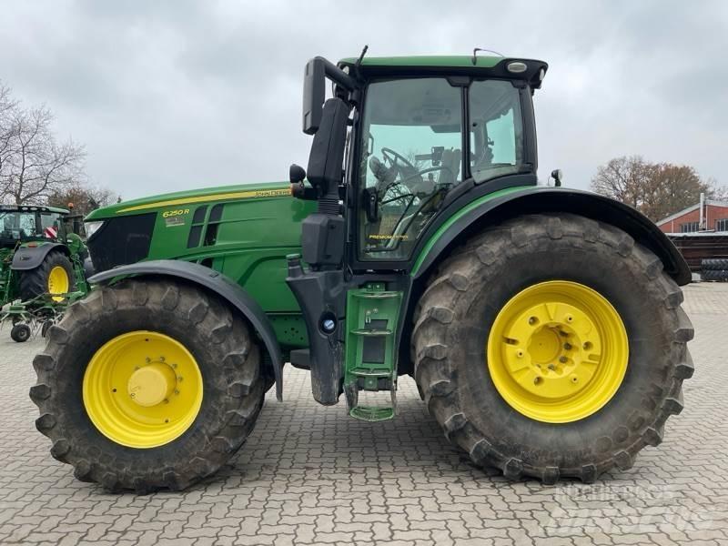 John Deere 6250R Traktoriai