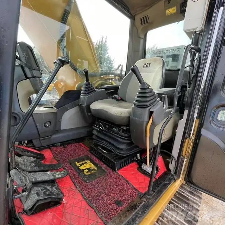 CAT 330D2 Vikšriniai ekskavatoriai