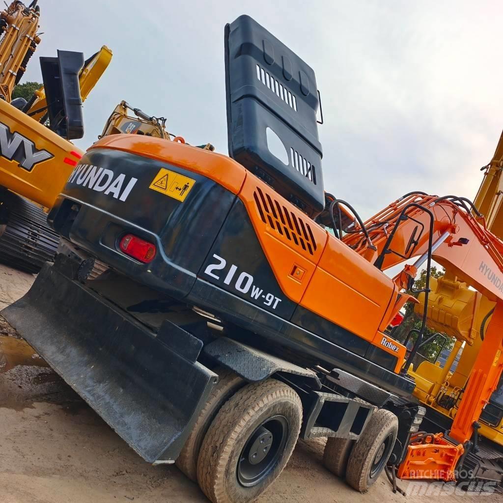 Hyundai 210W-9 Ratiniai ekskavatoriai