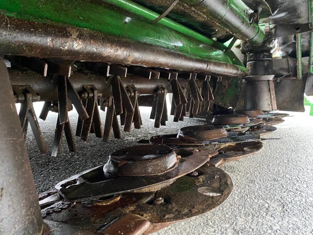John Deere 324 Šienapjovės