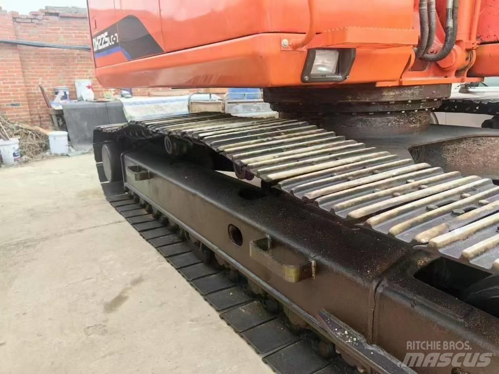 Doosan 225-7 Vikšriniai ekskavatoriai