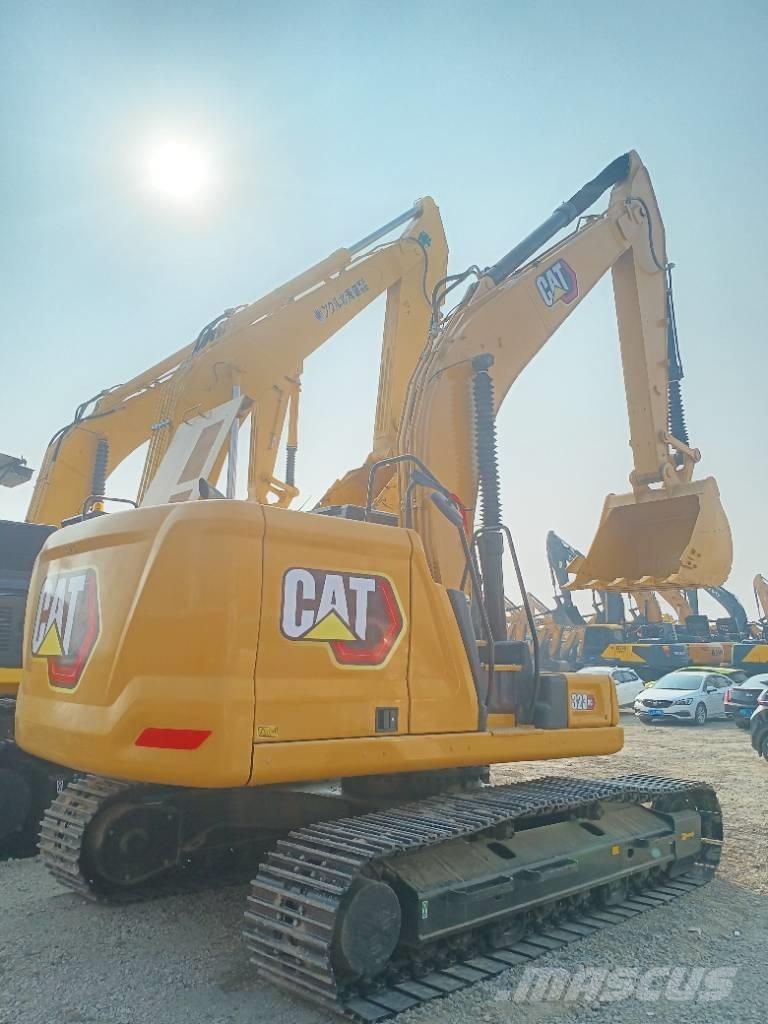 CAT 323GC Vikšriniai ekskavatoriai