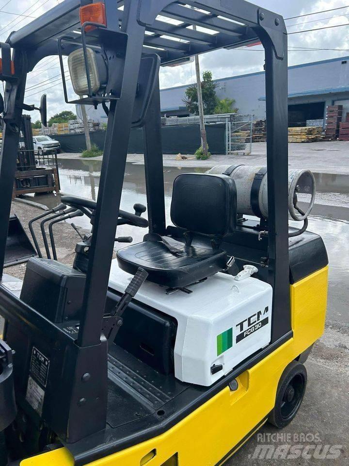 TCM FCG30T7T Naudoti konteinerių krautuvai