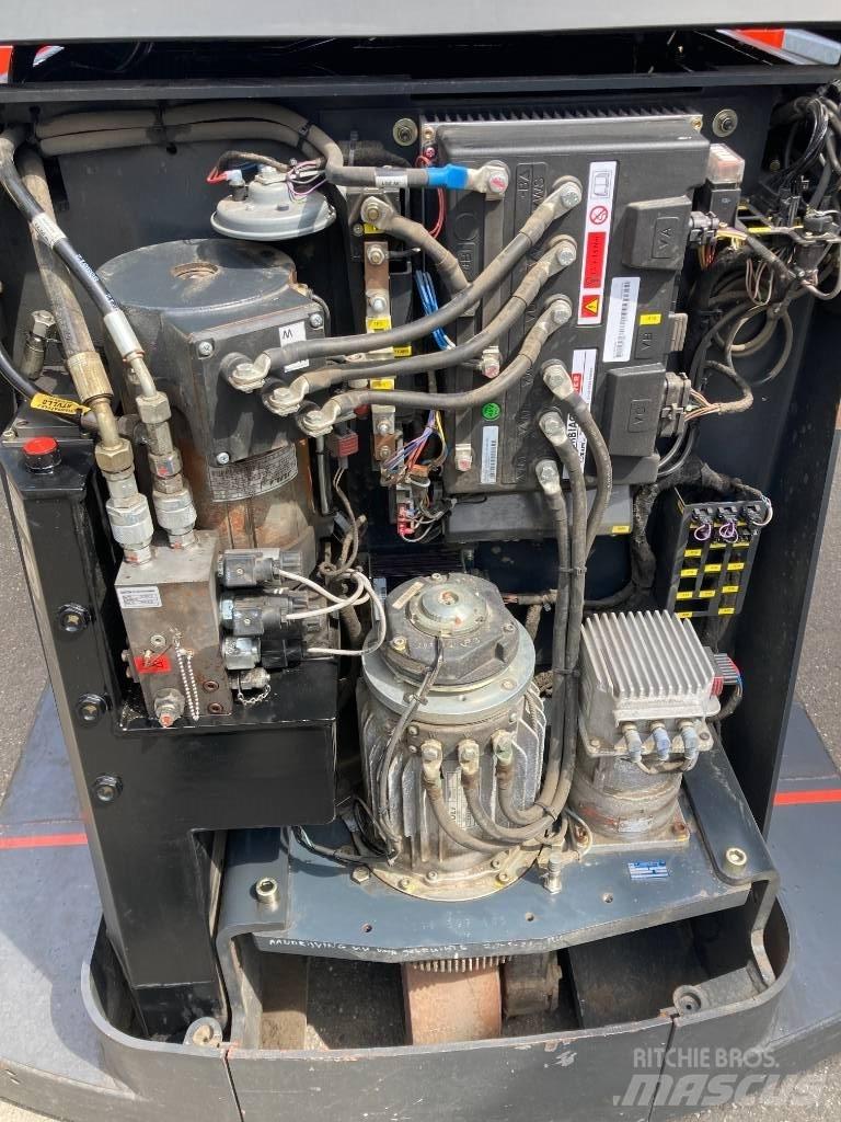 SMV 16-1200B Dyzeliniai krautuvai