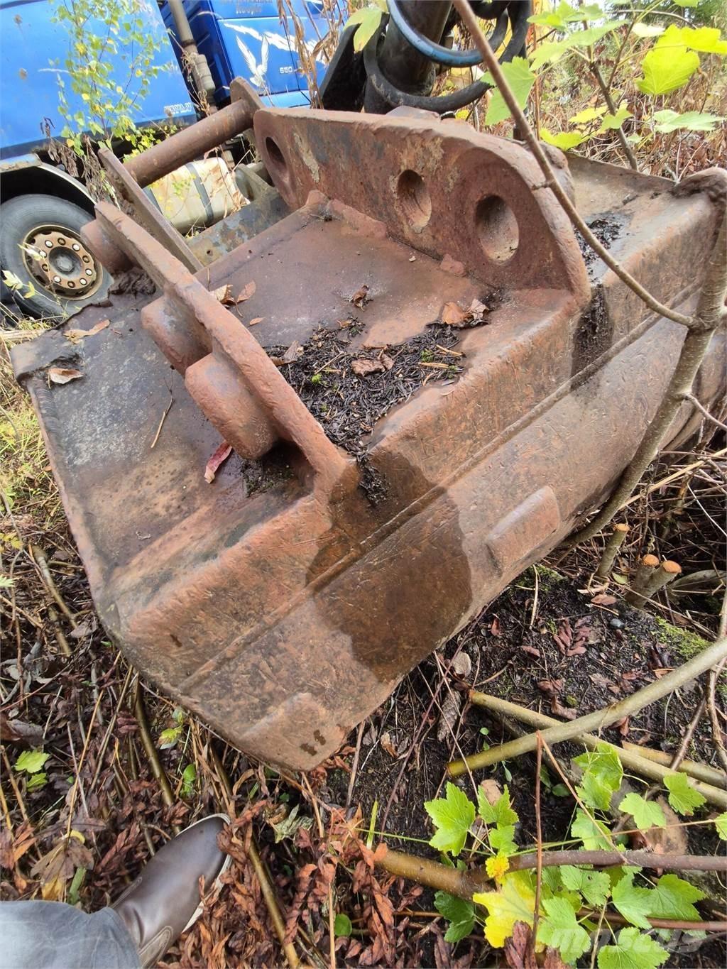  Kuokkakauha 700mm Kaušai